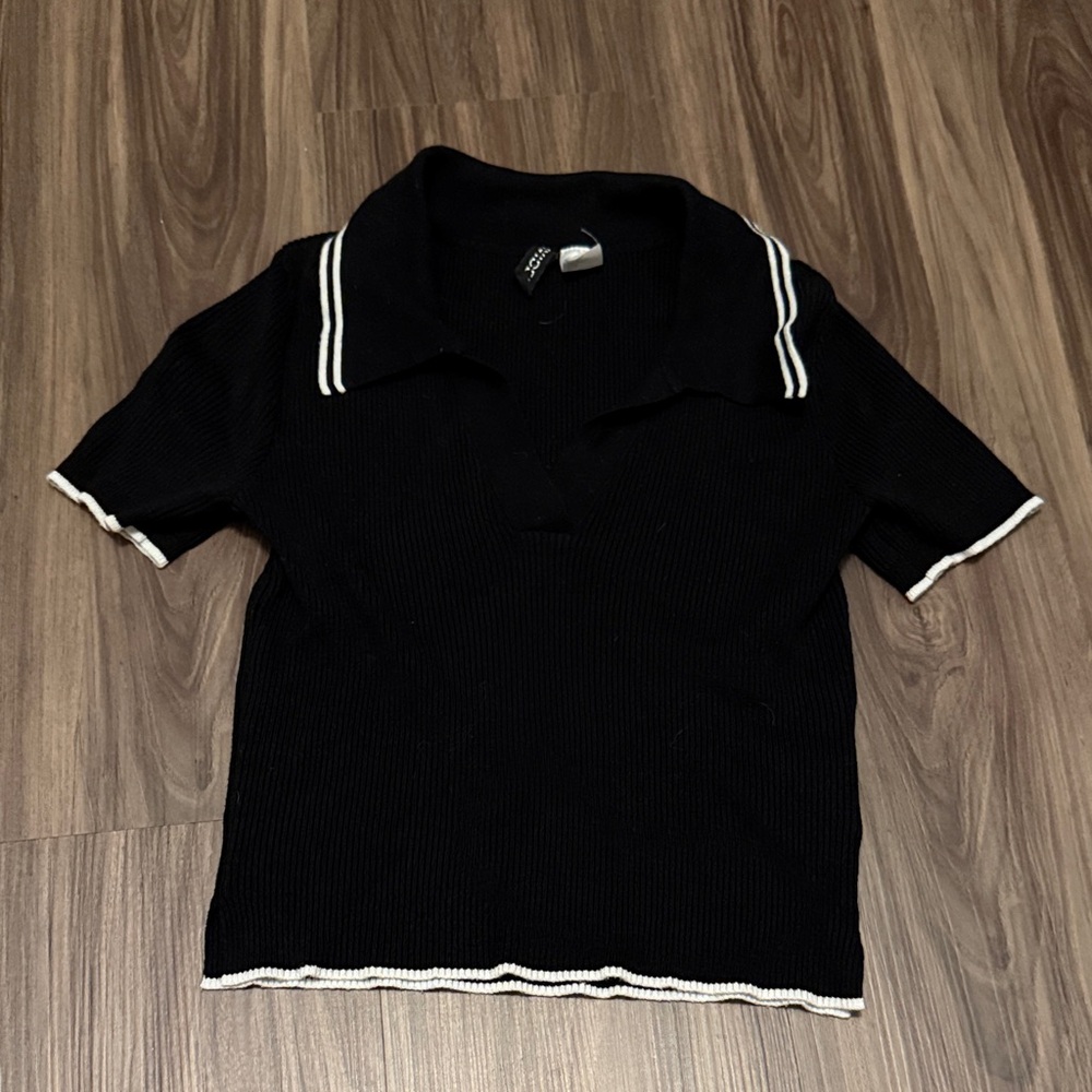 Divided Black and White Ribbed Blouse